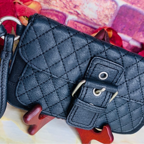 Old Navy Y2K Soft Black Quilted Leather Wristlet - Picture 3 of 12